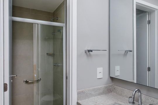 Banheiro de kitnet/studio para alugar com 1 quarto, 55m² em Jacarepaguá, Rio de Janeiro