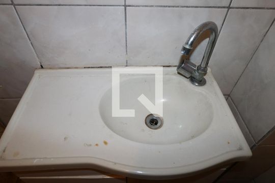 Banheiro de kitnet/studio para alugar com 1 quarto, 45m² em Campos Elíseos, São Paulo