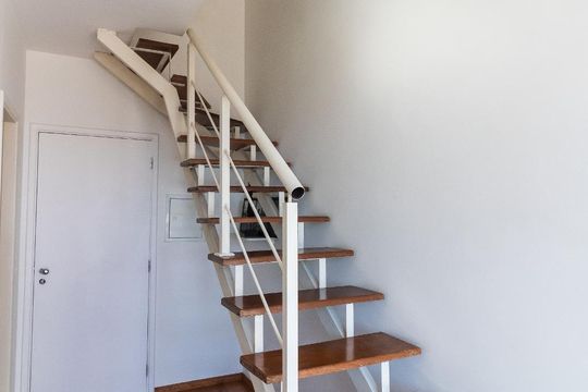 Escadas de apartamento à venda com 1 quarto, 40m² em Cidade Monções, São Paulo