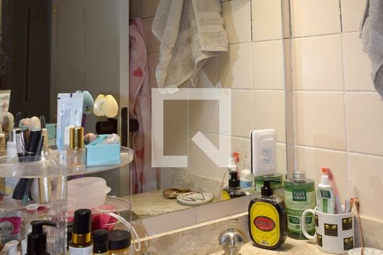 Banheiro de apartamento para alugar com 1 quarto, 45m² em Jardim Paulista, São Paulo