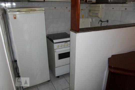 Cozinha de apartamento para alugar com 1 quarto, 26m² em Botafogo, Rio de Janeiro