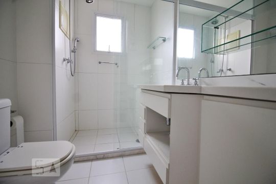Banheiro suíte 2 de apartamento para alugar com 3 quartos, 245m² em Jardim Fonte do Morumbi, São Paulo