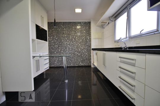 Cozinha de apartamento para alugar com 3 quartos, 245m² em Jardim Fonte do Morumbi, São Paulo