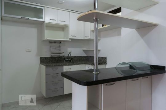Cozinha de apartamento para alugar com 2 quartos, 57m² em Aclimação, São Paulo