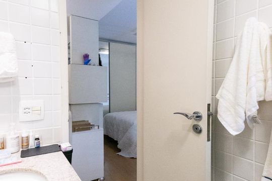 Banheiro Suíte de apartamento à venda com 1 quarto, 58m² em Vila Nova Conceição, São Paulo