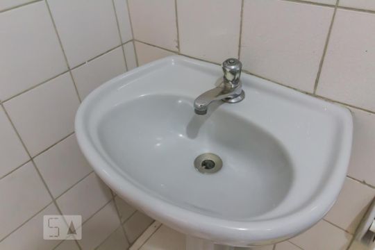 Pia do banheiro de apartamento para alugar com 2 quartos, 78m² em Gopoúva, Guarulhos