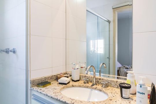 Banheiro suíte de apartamento à venda com 2 quartos, 78m² em Pompeia, São Paulo
