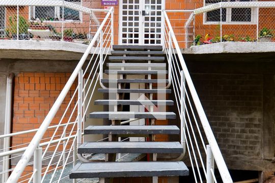 Escada de Acesso - Bloco de apartamento para alugar com 2 quartos, 152m² em Jardim Valéria, Guarulhos