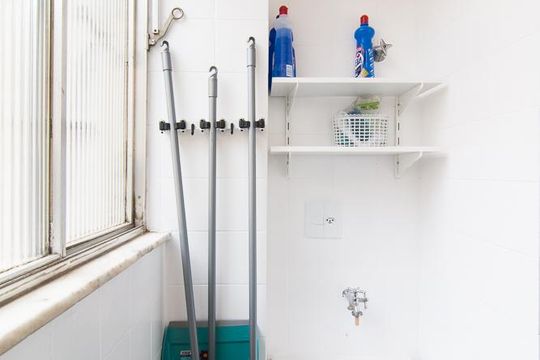 Área serviço de kitnet/studio para alugar com 1 quarto, 45m² em Cruzeiro, Belo Horizonte