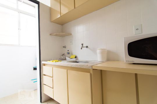 Cozinha de kitnet/studio para alugar com 1 quarto, 45m² em Cruzeiro, Belo Horizonte