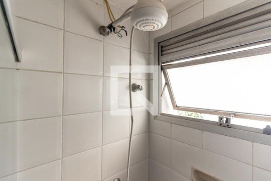 Banheiro de kitnet/studio para alugar com 1 quarto, 35m² em Santa Cecília, São Paulo
