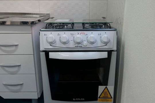 Cozinha (Fogão) de apartamento para alugar com 2 quartos, 45m² em Aclimação, São Paulo