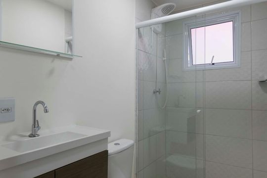 Banheiro social de apartamento para alugar com 2 quartos, 45m² em Aclimação, São Paulo