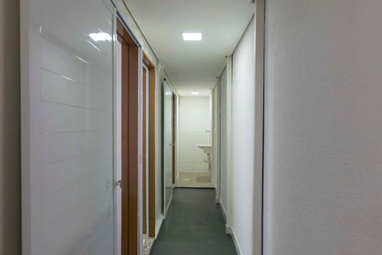 Corredor de apartamento para alugar com 2 quartos, 43m² em Aclimação, São Paulo