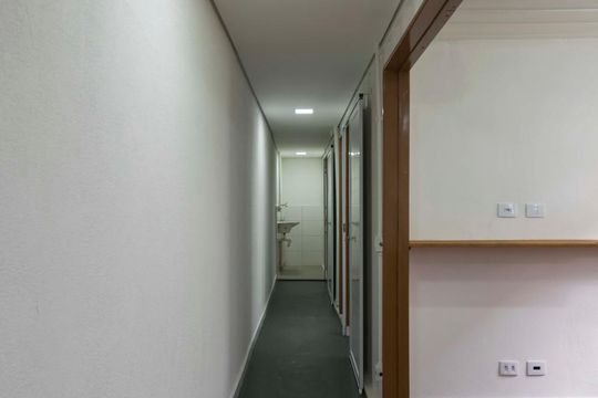 Corredor de apartamento para alugar com 2 quartos, 43m² em Aclimação, São Paulo