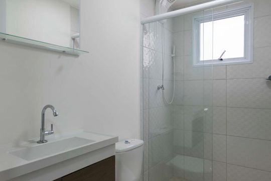 Banheiro social de apartamento para alugar com 2 quartos, 43m² em Aclimação, São Paulo