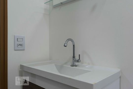 Banheiro social (Torneira) de apartamento para alugar com 2 quartos, 43m² em Aclimação, São Paulo
