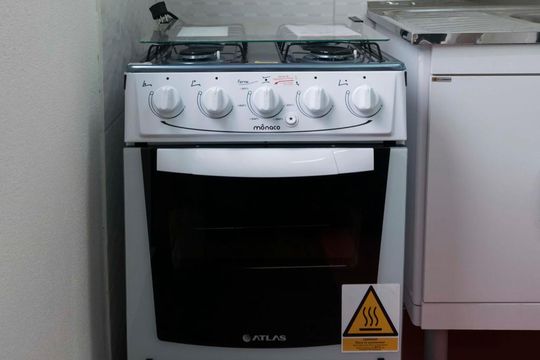 Cozinha (Fogão) de apartamento para alugar com 2 quartos, 43m² em Aclimação, São Paulo