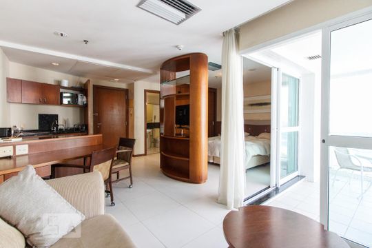 Sala de apartamento à venda com 2 quartos, 60m² em Barra da Tijuca, Rio de Janeiro
