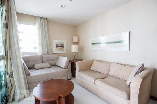 Sala de apartamento à venda com 2 quartos, 60m² em Barra da Tijuca, Rio de Janeiro