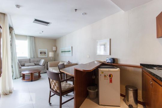 Sala de apartamento à venda com 2 quartos, 60m² em Barra da Tijuca, Rio de Janeiro