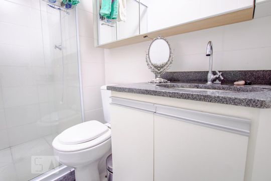 Banheiro de apartamento para alugar com 1 quarto, 31m² em Água Branca, São Paulo