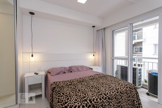 Suíte de apartamento à venda com 2 quartos, 70m² em Recreio dos Bandeirantes, Rio de Janeiro