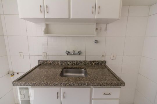 Cozinha de apartamento para alugar com 2 quartos, 60m² em Bela Vista, São Paulo
