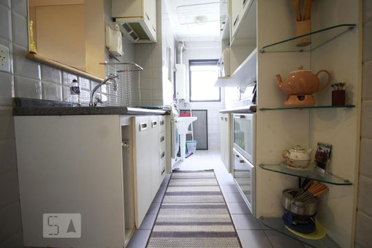 Cozinha de apartamento para alugar com 3 quartos, 72m² em Vila Andrade, São Paulo