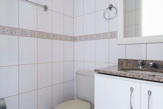 Banheiro social de apartamento para alugar com 2 quartos, 60m² em Saúde, São Paulo