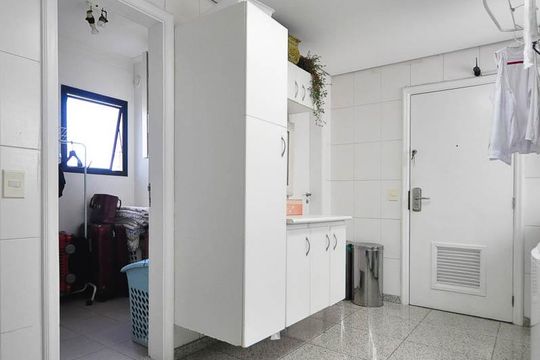Área de serviço de apartamento para alugar com 4 quartos, 340m² em Paraíso do Morumbi, São Paulo