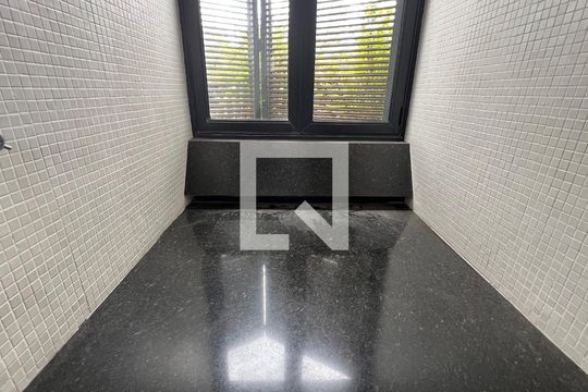Banheiro da Suíte de apartamento à venda com 1 quarto, 110m² em Vila Madalena, São Paulo