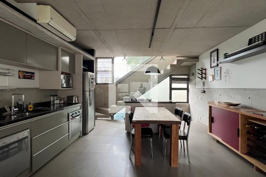 Cozinha de apartamento à venda com 1 quarto, 110m² em Vila Madalena, São Paulo
