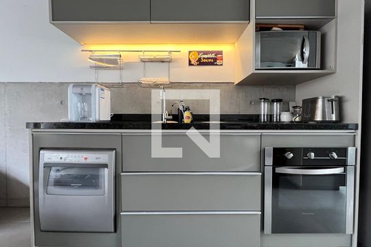 Cozinha de apartamento à venda com 1 quarto, 110m² em Vila Madalena, São Paulo