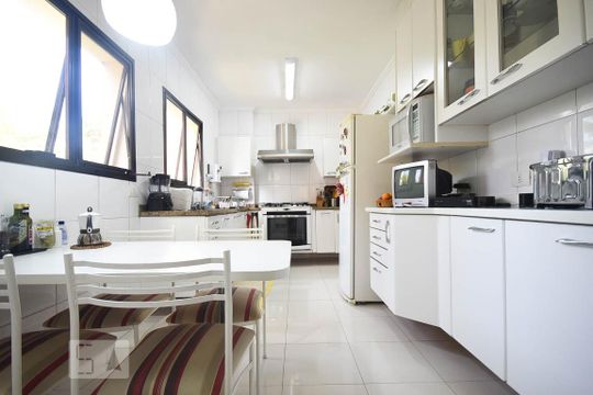 Cozinha de apartamento para alugar com 4 quartos, 212m² em Vila Andrade, São Paulo