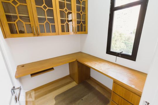 Quarto de Serviço de apartamento para alugar com 3 quartos, 75m² em Vila Anglo Brasileira, São Paulo