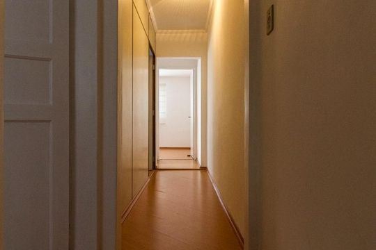 Corredor de Acesso aos Quartos e Banheiro  de casa à venda com 3 quartos, 90m² em Vila Regente Feijó, São Paulo