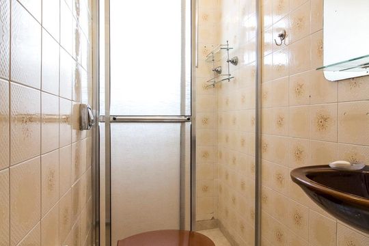 Box do Banheiro Social Piso Superior  de casa à venda com 3 quartos, 90m² em Vila Regente Feijó, São Paulo