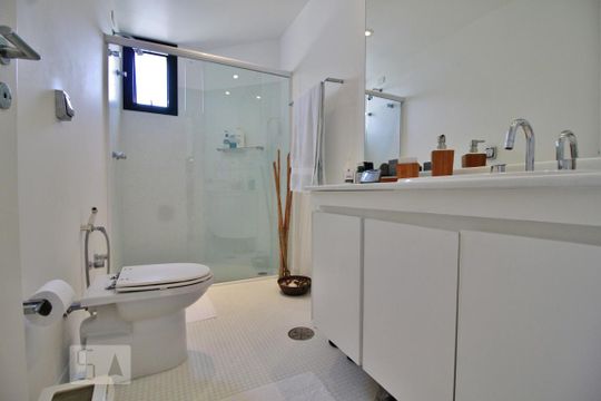 Banheiro suíte 3 de apartamento à venda com 4 quartos, 327m² em Real Parque, São Paulo