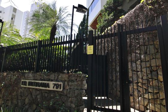 Fachada de apartamento à venda com 4 quartos, 327m² em Real Parque, São Paulo