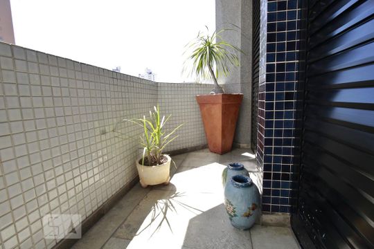 Varanda suíte 3 de apartamento à venda com 4 quartos, 327m² em Real Parque, São Paulo