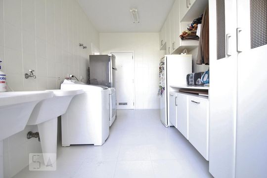 Área de serviço de apartamento à venda com 4 quartos, 327m² em Real Parque, São Paulo