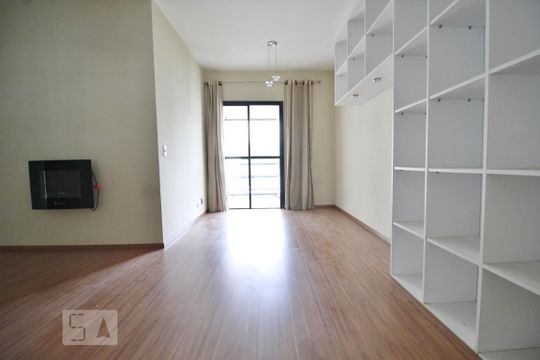 Sala de apartamento para alugar com 2 quartos, 70m² em Vila Suzana, São Paulo