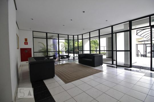 Hall de entrada de apartamento à venda com 2 quartos, 70m² em Vila Suzana, São Paulo