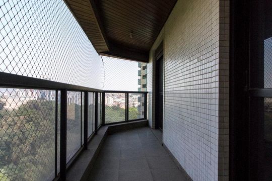 Varanda Banheiro Suíte 3  de apartamento à venda com 6 quartos, 420m² em Vila Regente Feijo, São Paulo