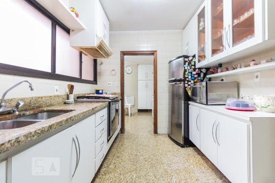 Cozinha de apartamento para alugar com 4 quartos, 120m² em Campo Belo, São Paulo