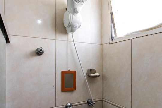 Chuveiro do Banheiro Suíte  de apartamento para alugar com 2 quartos, 70m² em Quinta da Paineira, São Paulo