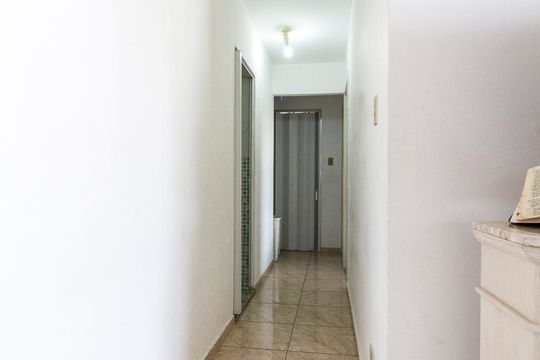 Corredor de Acesso aos Quartos e Banheiro  de apartamento para alugar com 2 quartos, 70m² em Quinta da Paineira, São Paulo