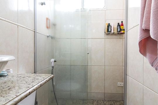 Box do Banheiro Suíte  de apartamento para alugar com 2 quartos, 70m² em Quinta da Paineira, São Paulo