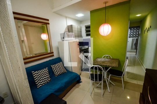 Sala adaptada de kitnet/studio para alugar com 1 quarto, 26m² em Botafogo, Rio de Janeiro